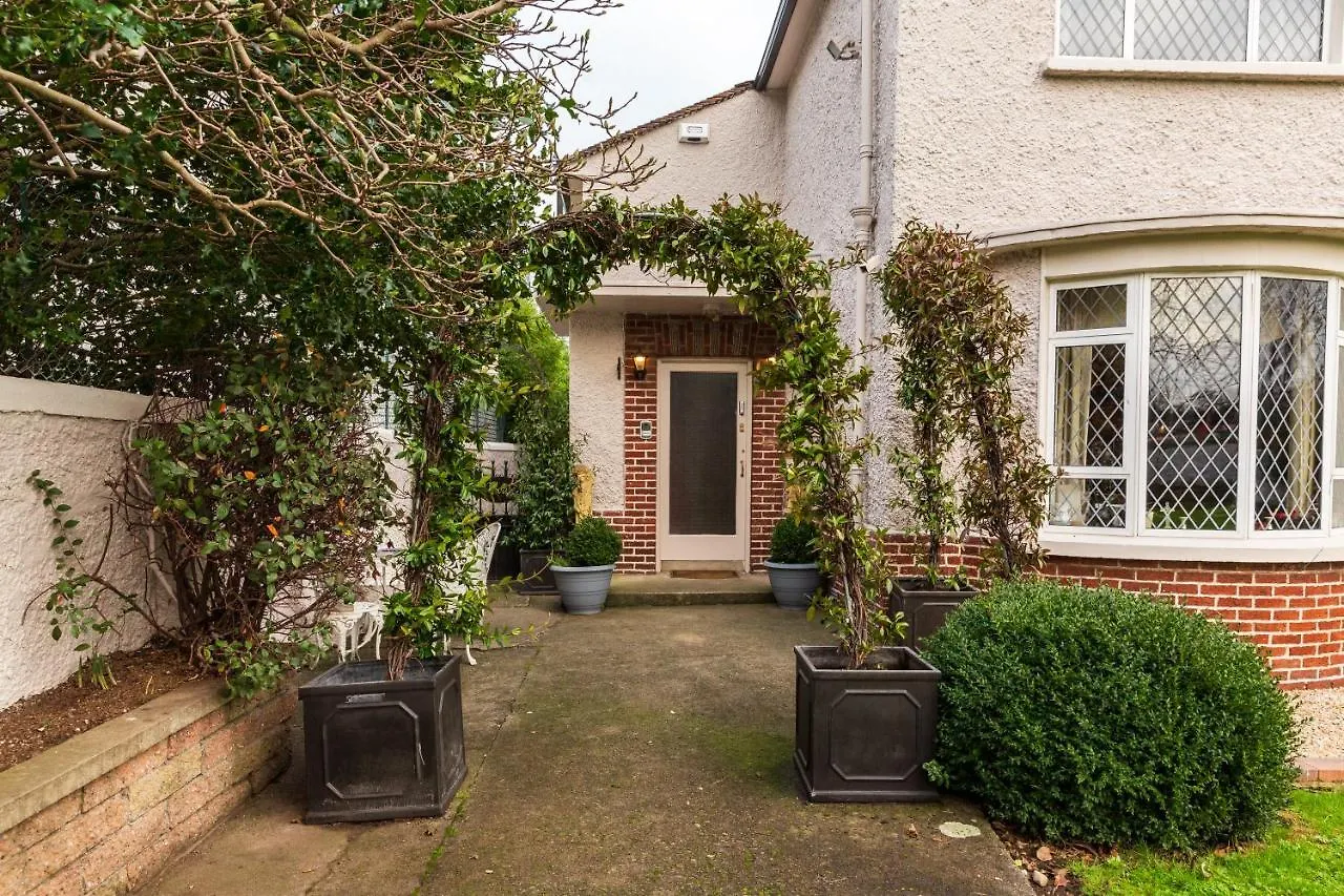 Aaron Court B&B Dublin 3*,  Ireland