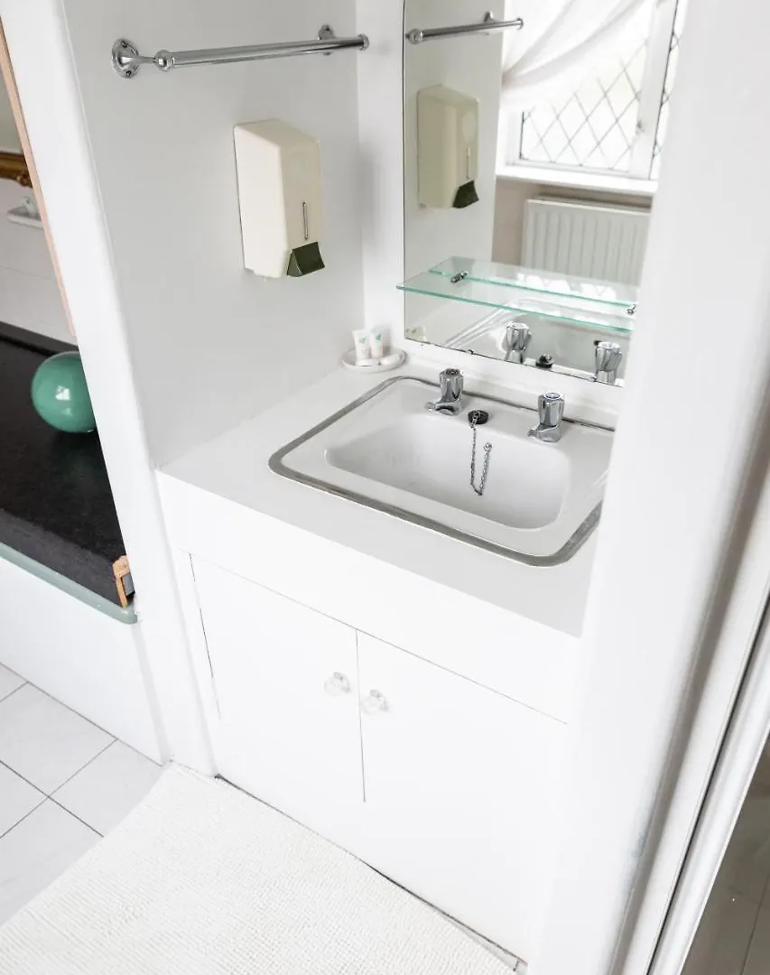 Aaron Court B&B Dublin 3*,